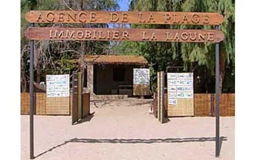 Devanture de l'agence de Ngaparou