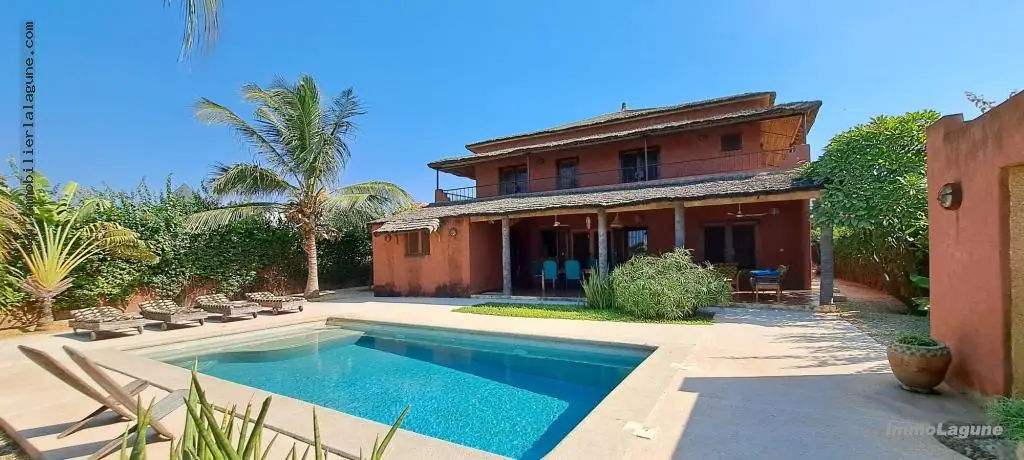 Villa 325 m² à Warang — photo 3