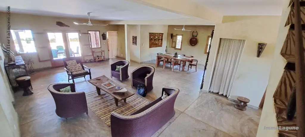 Villa 325 m² à Warang — photo 5