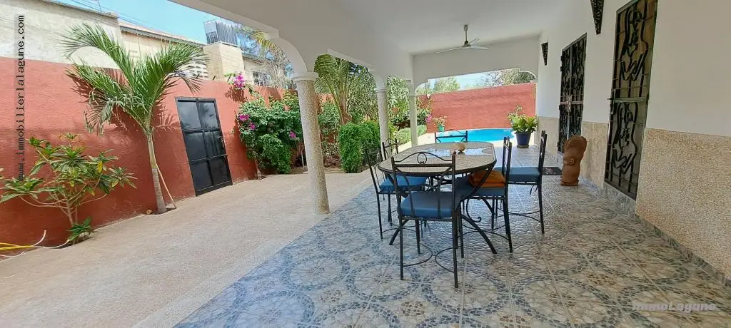 Villa 136 m² à Warang — photo 3