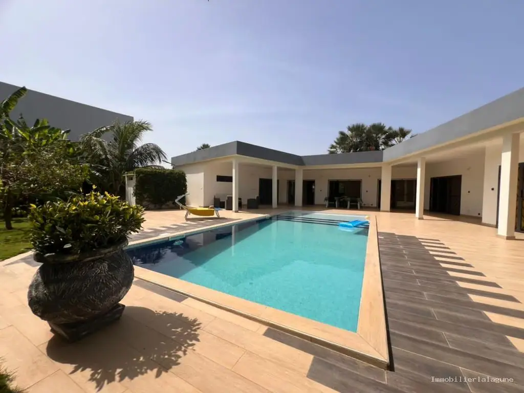 Villa 369 m² à Saly — photo 2