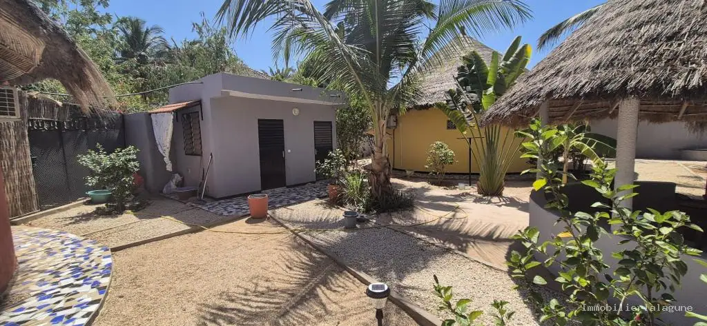 Villa 670 m² à Warang — photo 3