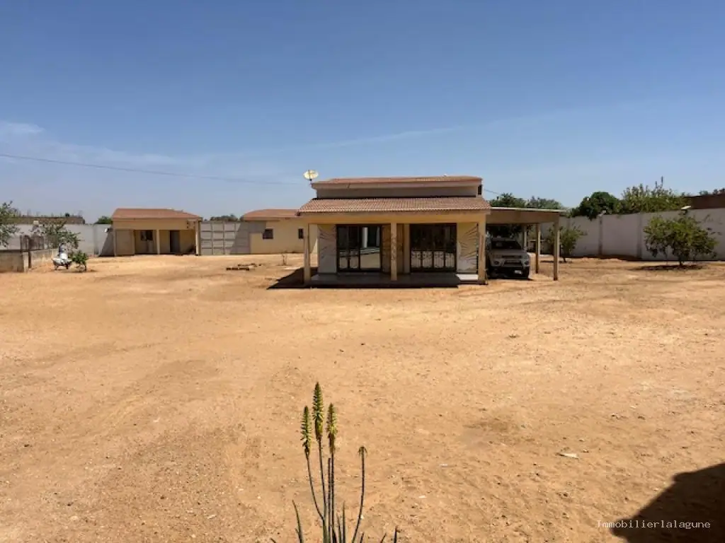 Bien immobilier à Nguerigne — V3360
